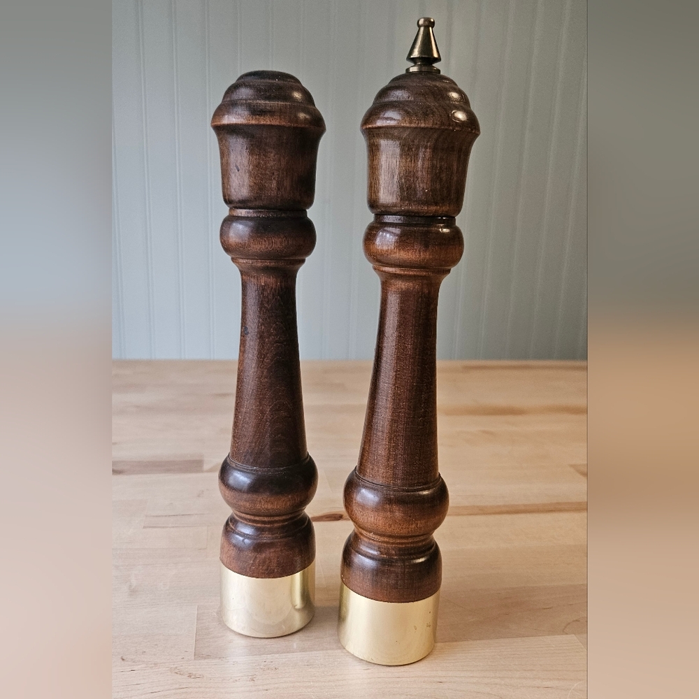 Gail Craft Salt Shaker and Pepper Grinder